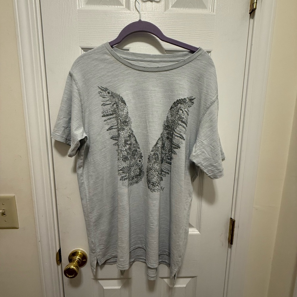 Gray T-Shirt with Angel Wing Design Grade and Lace Medium
